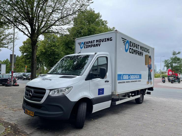 We make moving easy! Our movers are smart, professional, and friendly. Choose Expat Moving Company in Berlin — it’s the smartest move you’ll ever make.